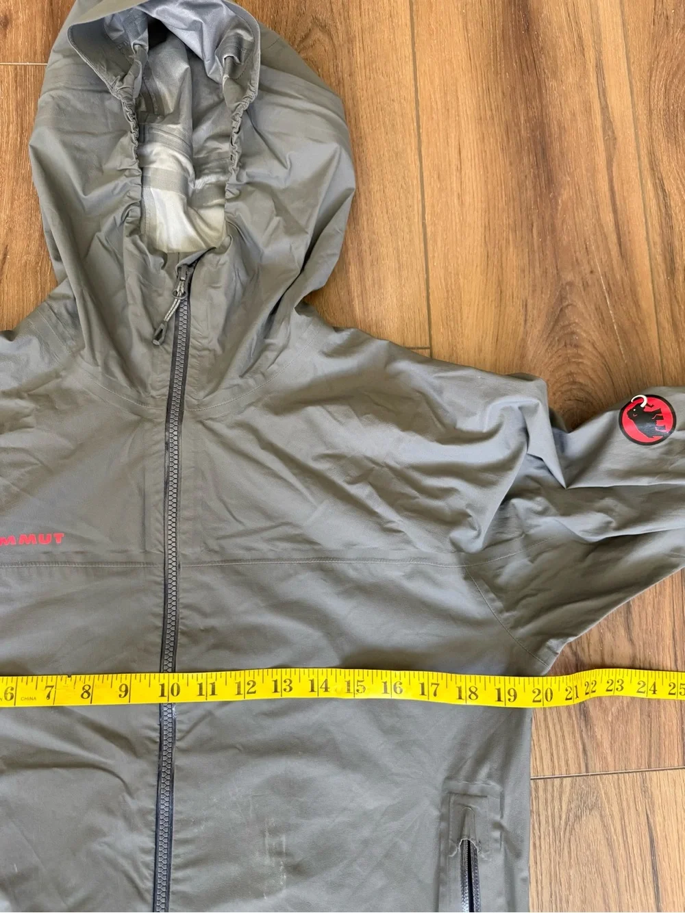 Mammut Dry Tech Grey Rain Jacket Mens medium Zip Hood